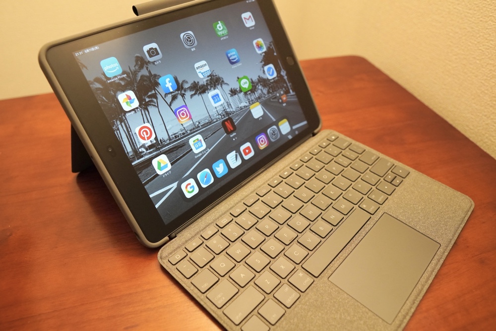 ロジクール製トラックパッド付き iPadキーボード。Magic Keyboard風に