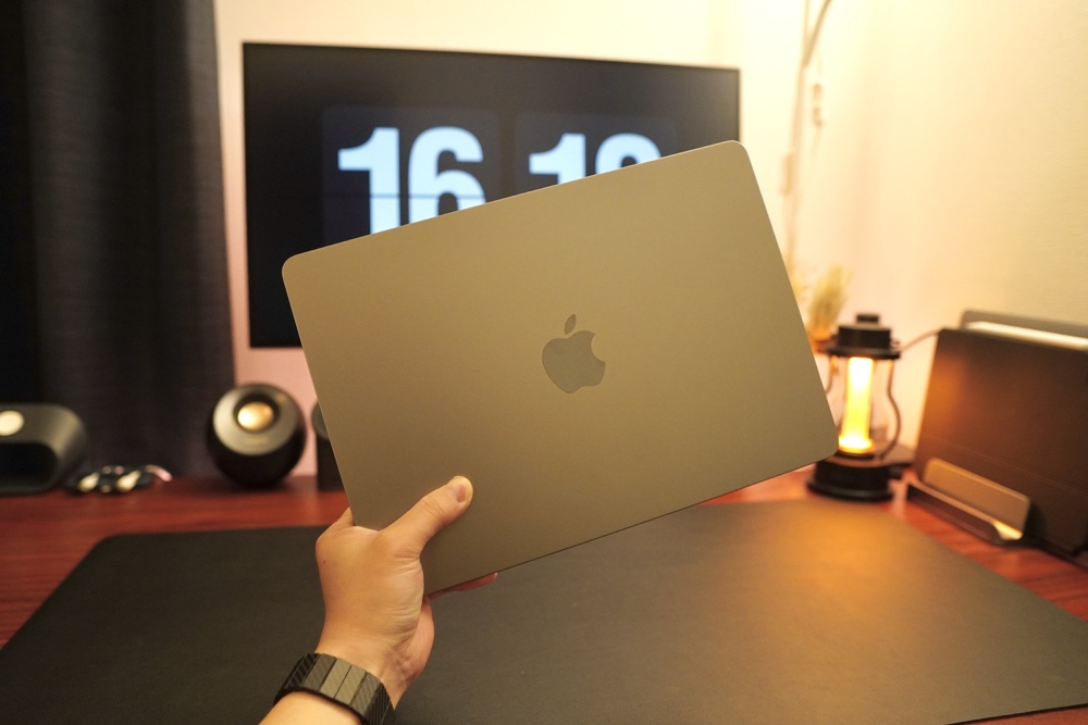 念願のM2 MacBook Air 開封レビュー。新品なのに謎の汚れが… | yasu LIFE
