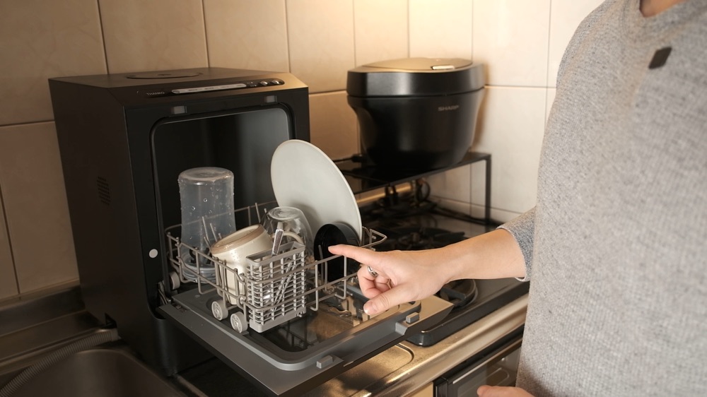 タンク式食洗機「ラクアmini 【ほぼ未使用】2025年製 工事不要でシンク横に置けるタンク式食洗機「ラクアmini Plus」 ホワイト color」 ミスティーブルー TDWS25SBL [1